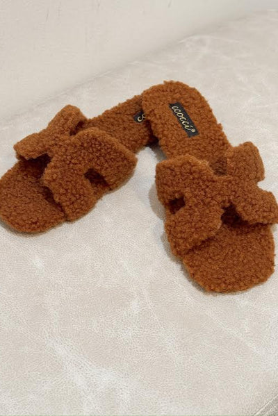 maxwell-james-jeans-cozy-slides-camel