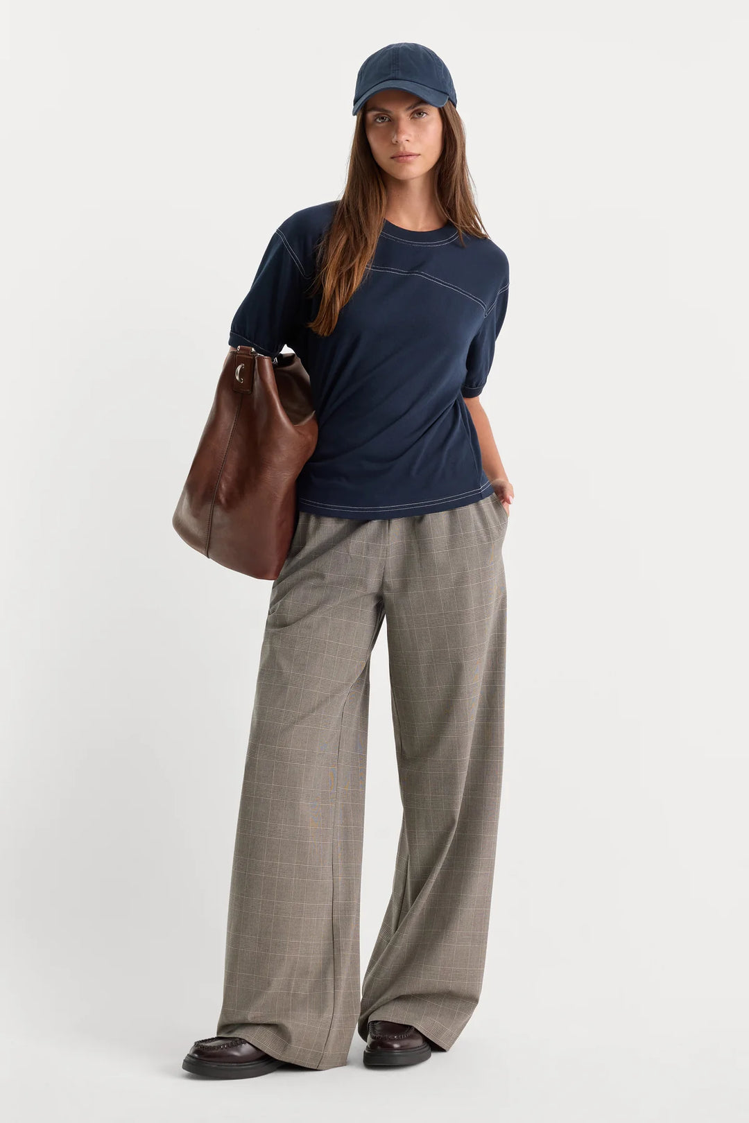 good American the pull on mid rise trouser gray plaid with a dark top and black shoes