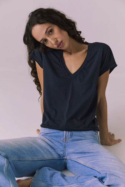 maxwell-james-jeans-chaser-brand-gator-v-neck-licorice-black-tee
