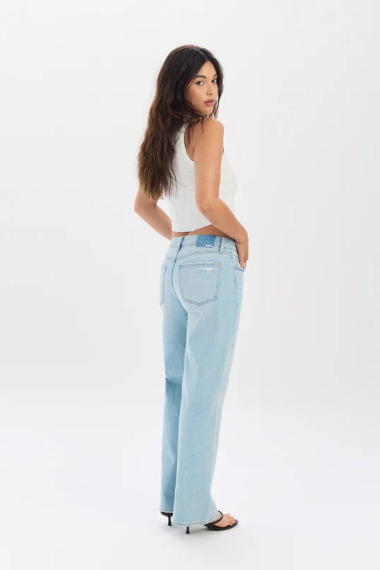 daze denim keeper low rise straight leg light wash jeans with black flip flops and white crop top 