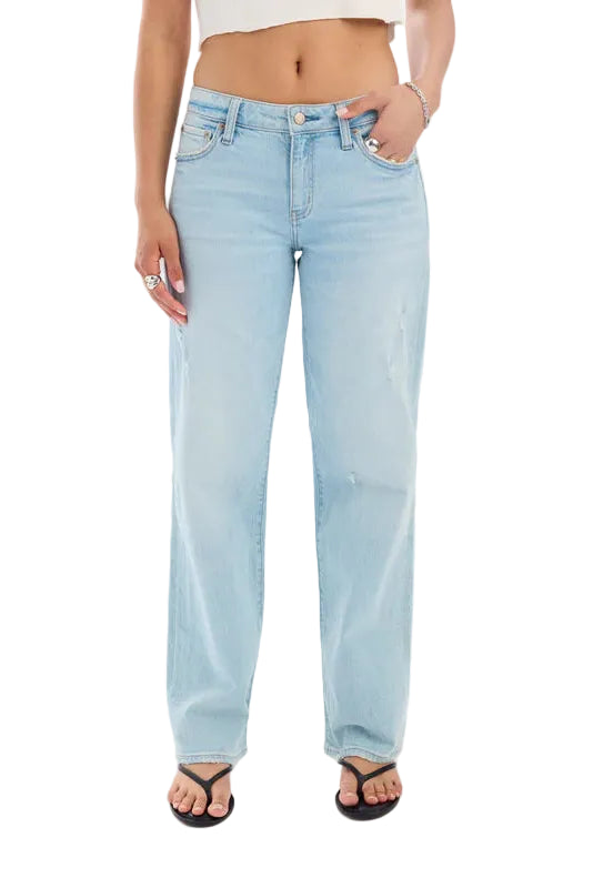 daze denim keeper low rise straight leg light wash jeans with black flip flops and white crop top 