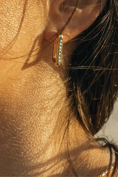 maxwell-james-jeans-raising-surfers-olivia-hoop-gold-earring-accessories-jewelry