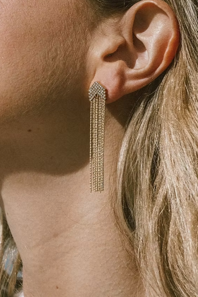 maxwell-james-jeans-raising-surfers-lyla-arrows-earrings-gold-jewelry-accessories