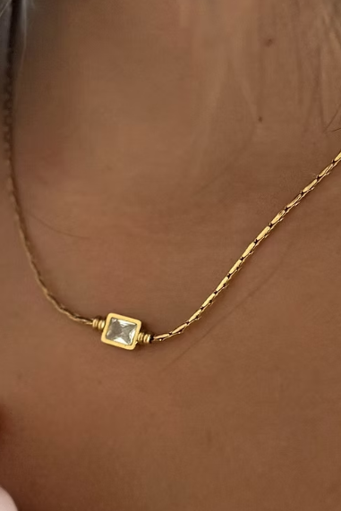 maxwell-james-jeans-raising-surfers-the-claire-necklace-gold