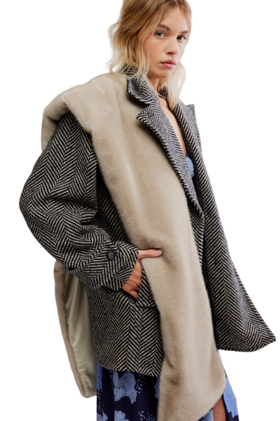 maxwell-james-jeans-free-people-snow-angel-faix-fur-scarf-ivory