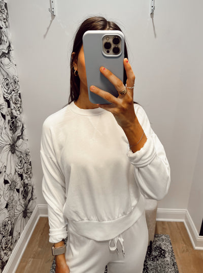 maxwell-james-jeans-stateside-softest-fleece-crop-pullover-sweatshirt-white-crop-louge-set