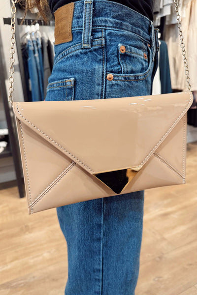 maxwell-james-patent-vegan-leater-nude-gold-hardware-clutch-envelope-bag-handbag-party-fun-summer