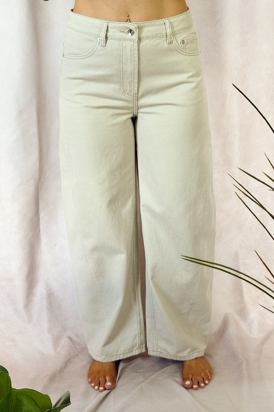 Stanton high rise barrel jeans greige stone with ivory short sleeve v-neck top