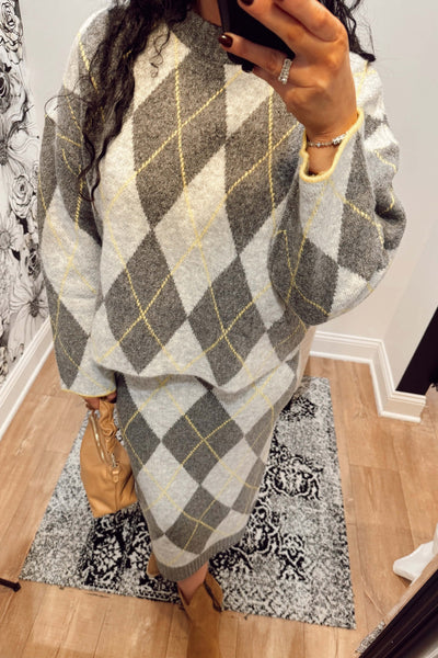 maxwell-james-stanton-argyle-pattern-soft-crew-neck-boxy-oversized-sweater-drop-shoulder-cozy-winter-fall-warm