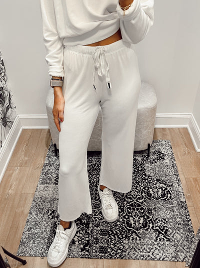 maxwell-james-jeans-stateside-softest-fleece-crop-pant-sweatpant-white-lounge-set