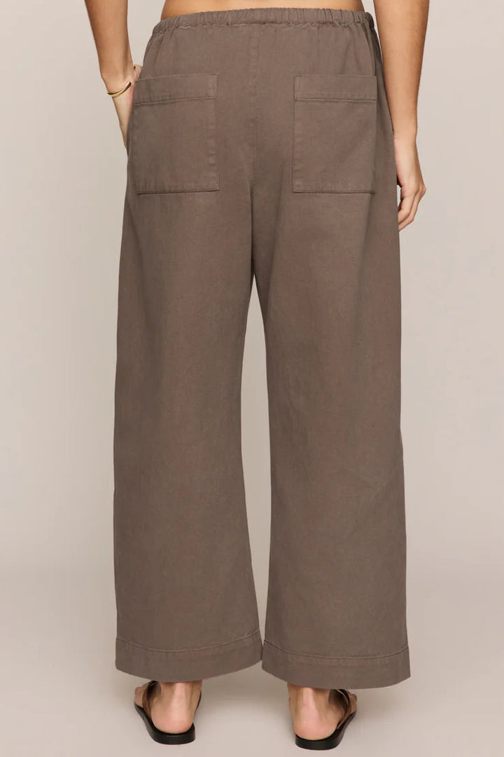 z supply kit twill cotton carpenter cropped relaxed wide straight leg pants pebble COAST taupe light brown with a black tank and brown sandals