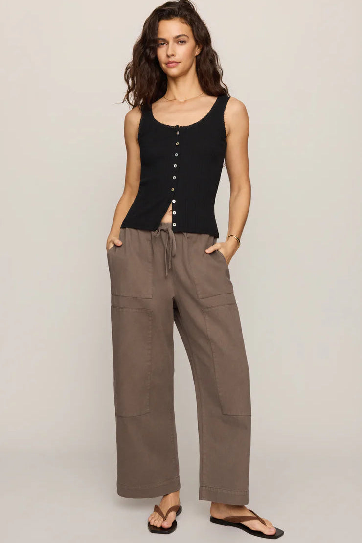 z supply kit twill cotton carpenter cropped relaxed wide straight leg pants pebble COAST taupe light brown with a black tank and brown sandals