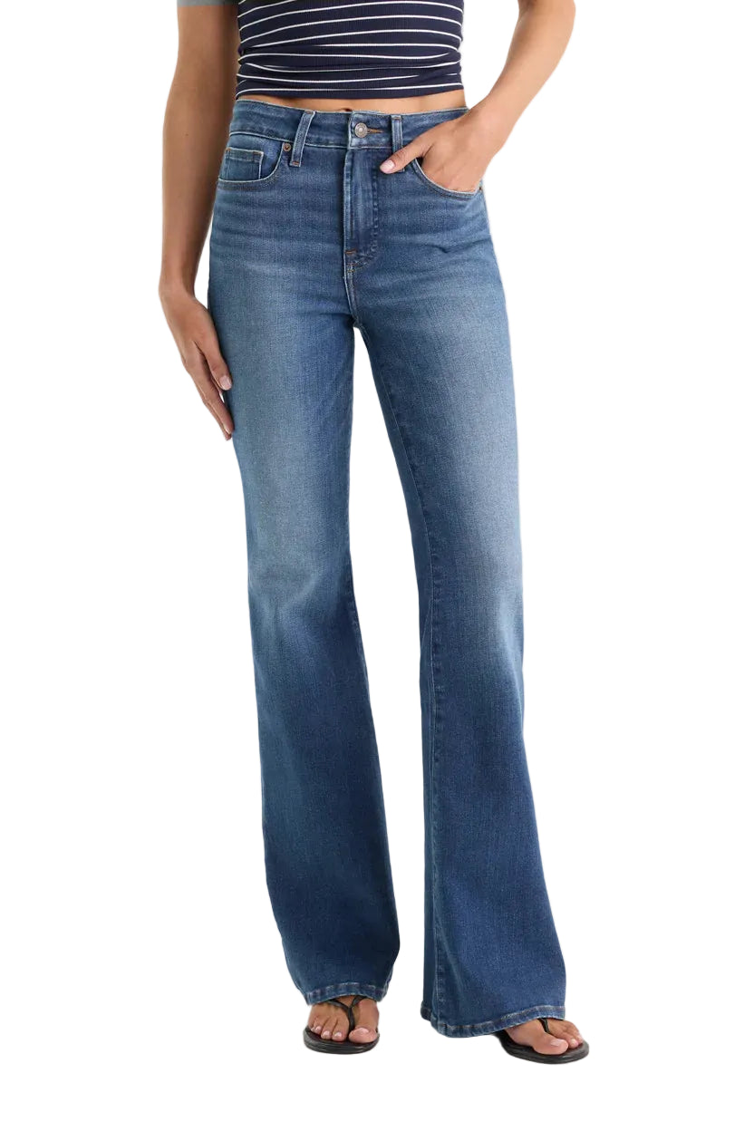 good american good legs soft tech flare jeans mid-rise with navy and white stripe tee black flip flops indigo133 dark wash