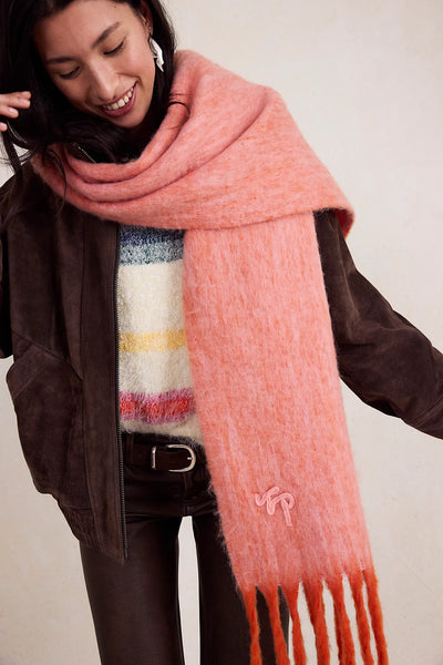 maxwell-james-jeans-free-people-winter-chill-blanket-scarf-pink