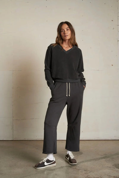 maxwell-james-jeans-perfect-white-tee-zuri-reversible-fleece-pullover-top-sweashirt-pullover-top-black