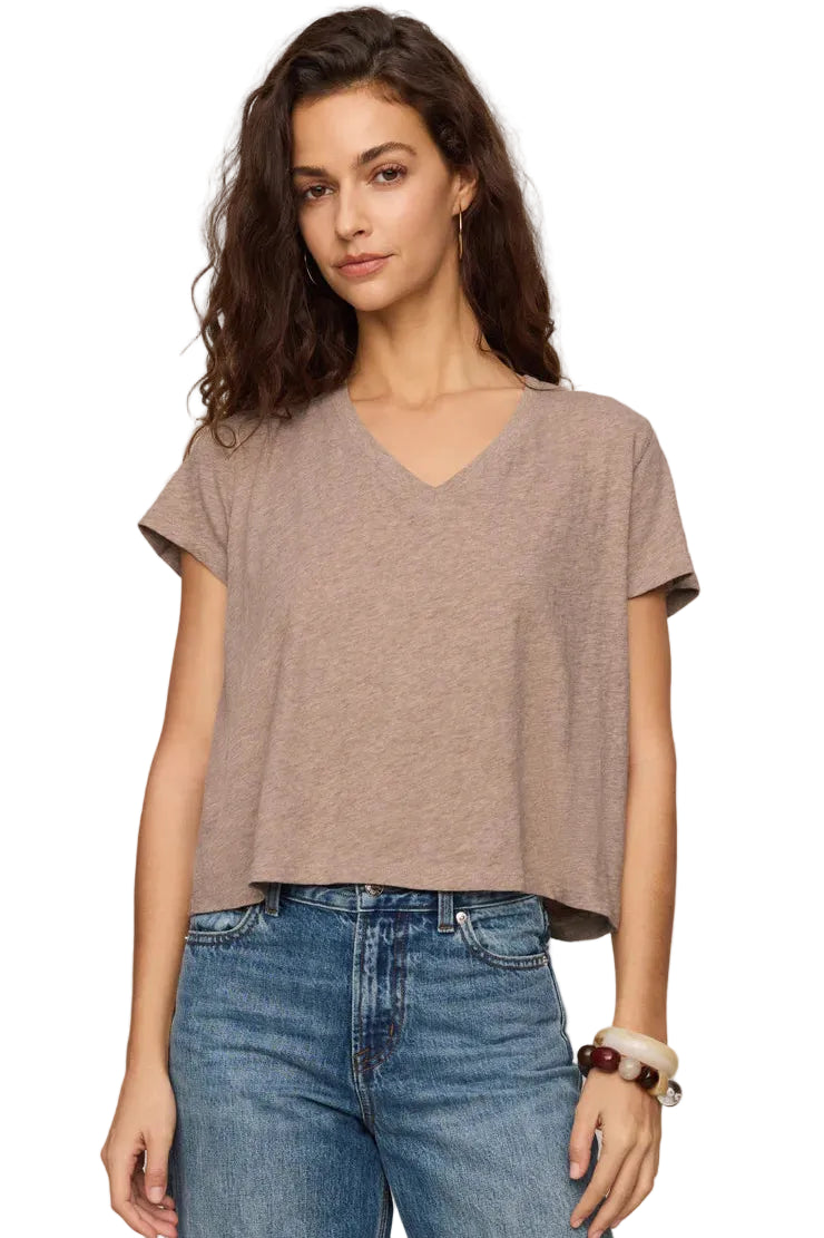 z Supply nomad Slub v-neck short sleeve relaxed fit Heather Ash oat taupe t-shirt tee with medium wash denim jeans