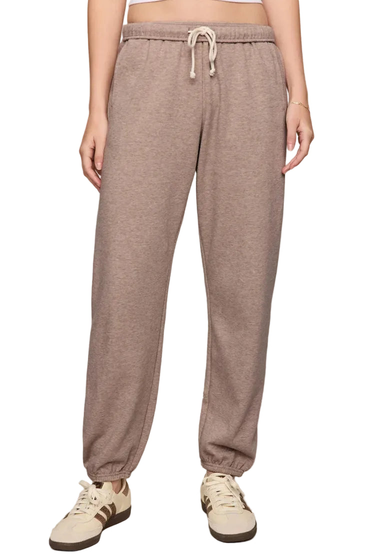 z supply uptown classic fleece drawstring joggers Heather Ash oatmeal taple with cream and brown tennis shoes